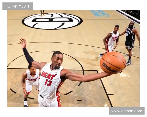 莱夫利传球失误瞬间布朗灵活变向强势暴扣展现绝佳个人能力